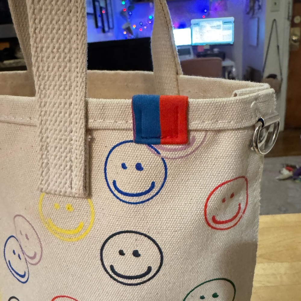 KULE Smiley Face Canvas Bucket Bag NWOT - Picture 3 of 7